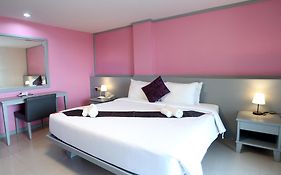 Convenient Grand Plus Hotel Suvarnabhumi